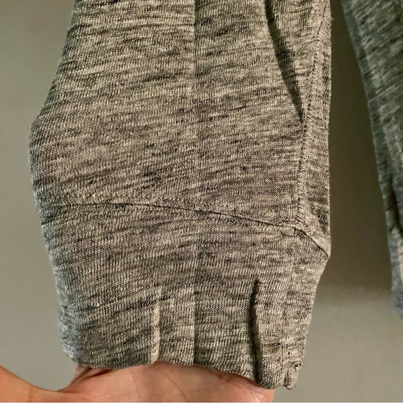 Aritzia Community Heathered Gray 100% Linen Henley Assymetrical Top Size MEDIUM - Picture 6 of 15